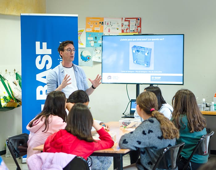 Más de una docena de actividades para más de un millar de estudiantes ...